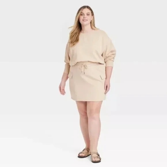 NWT Soft Girl Neutral Cargo Mini Skirt Lounge Fleece Utility Universal Thread L - Picture 3 of 10